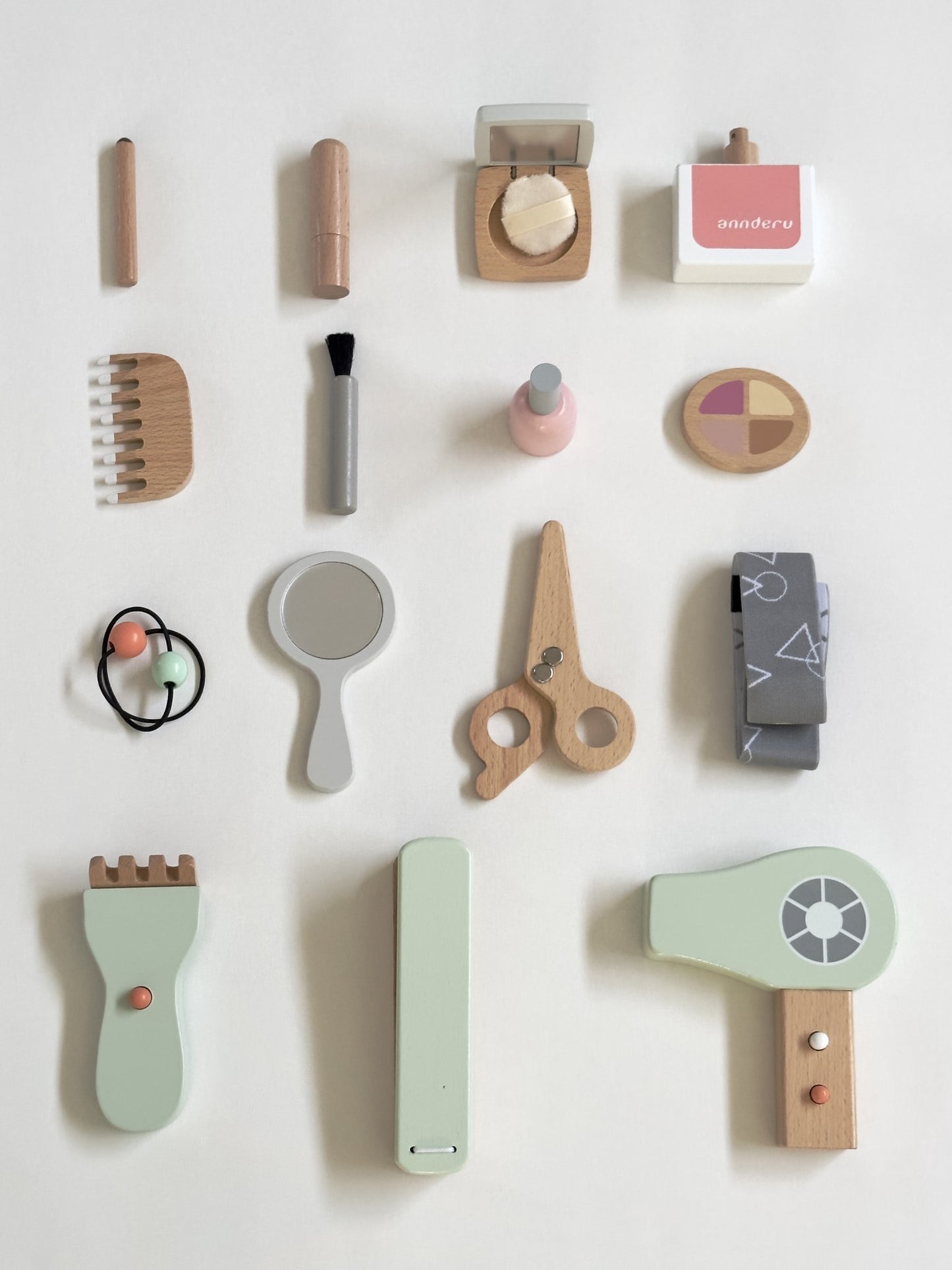 Wooden Beauty Set with Cosmetic Bag