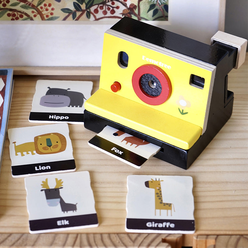 Wooden pretend play camera toy with animal flashcards
