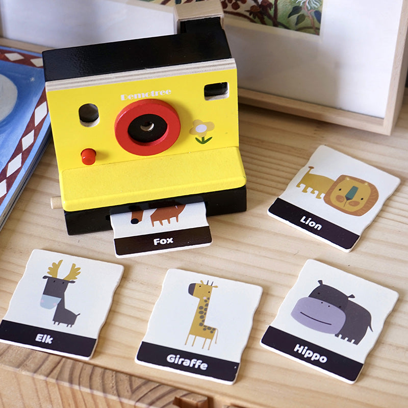Wooden pretend play camera toy with animal flashcards